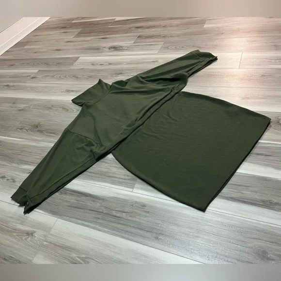 Green Turtleneck Bodycon Sweater Dress - Picture 4 of 6